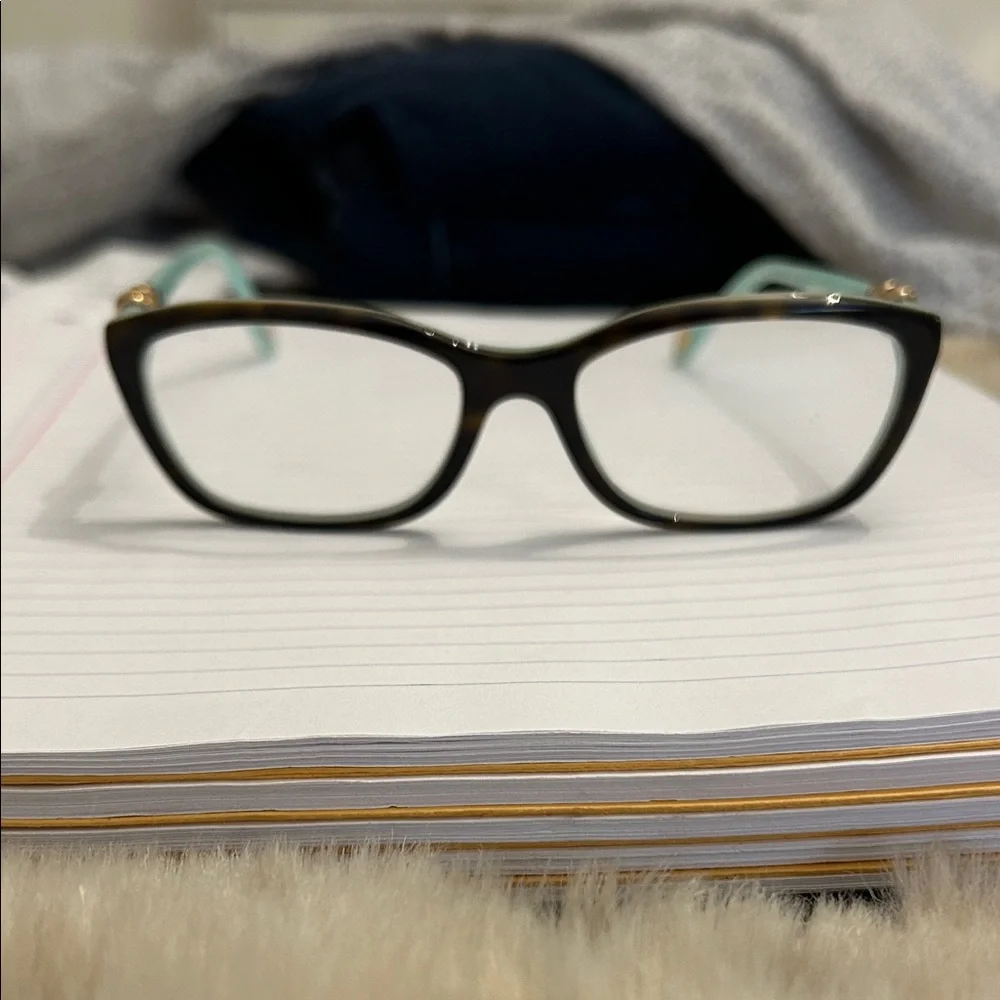 Tiffany & Co +2.00 readers. Stylish Black and Blue readers. Excellent condition - Picture 3 of 9